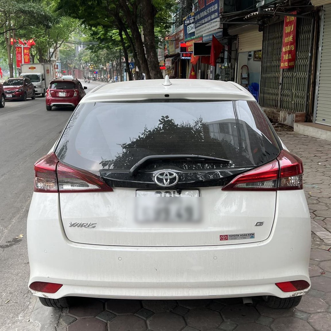 TOYOTA YARIS 2019-2022 custom-fit car window sun shades — photo 4