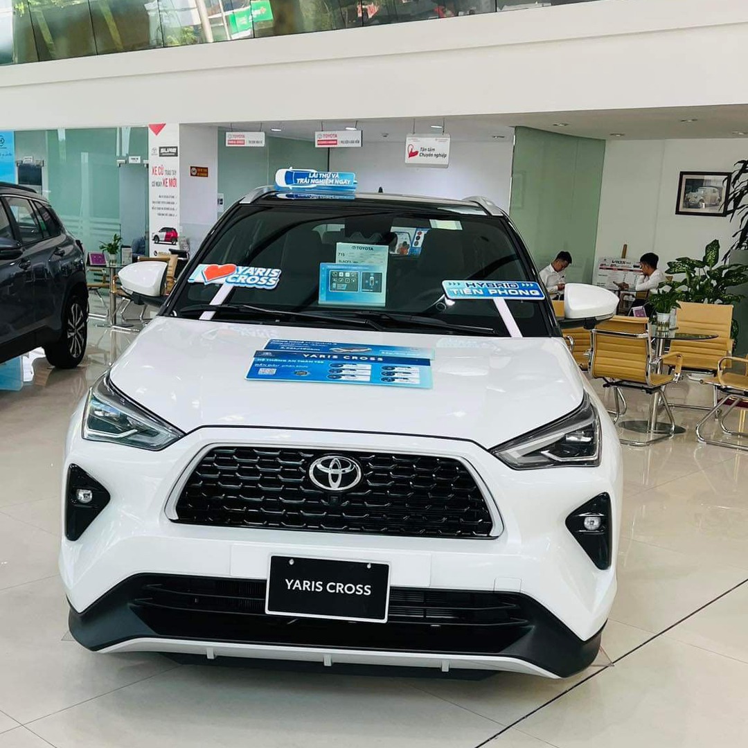 TOYOTA YARIS CROSS 2023-2025 custom-fit car window sun shades — photo 2
