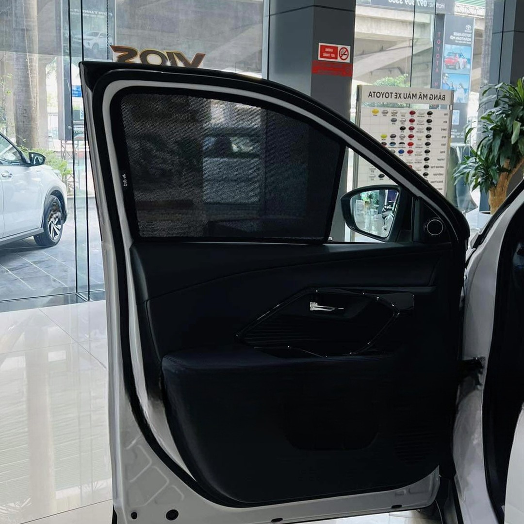 TOYOTA YARIS CROSS 2023-2025 custom-fit car window sun shades — photo 4