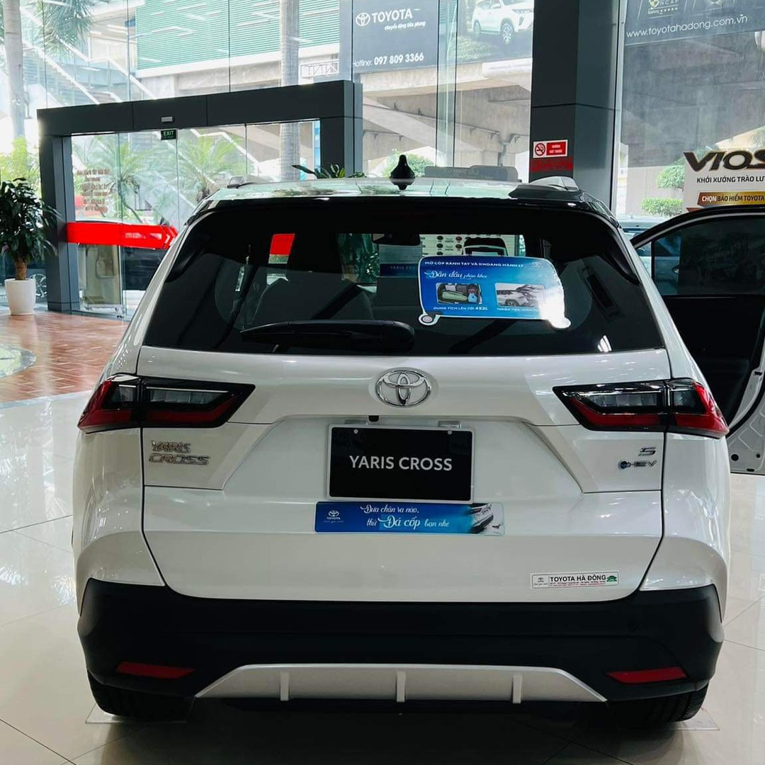 TOYOTA YARIS CROSS 2023-2025 custom-fit car window sun shades — photo 5