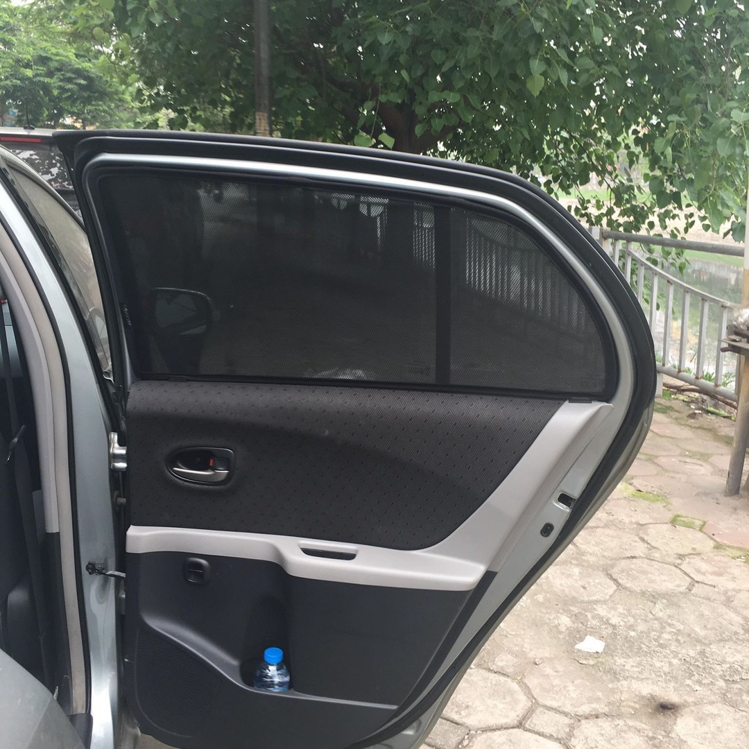 TOYOTA YARIS HATCHBACK 2007-2012 custom-fit car window sun shades — photo 2