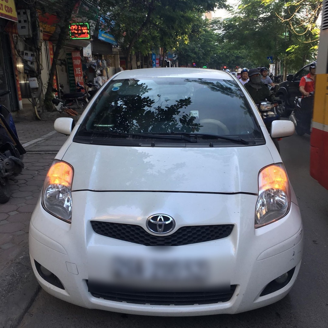TOYOTA YARIS HATCHBACK 2007-2012 custom-fit car window sun shades — photo 7