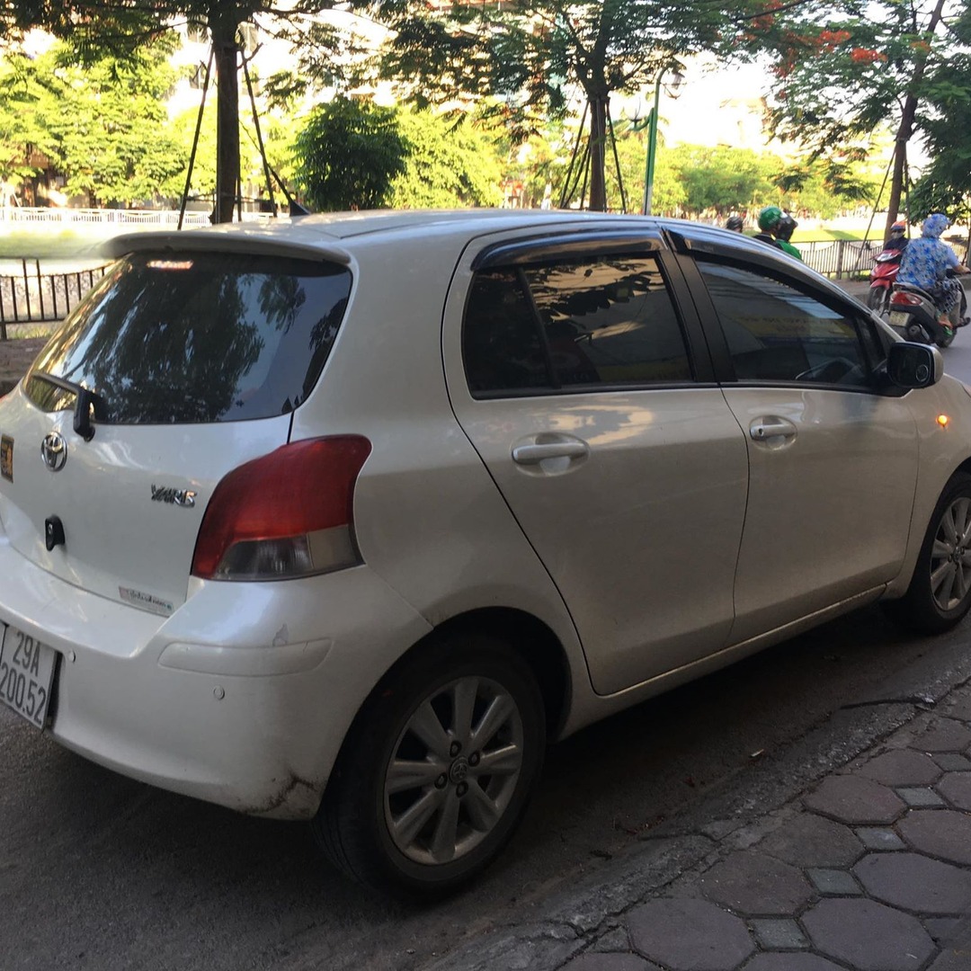 TOYOTA YARIS HATCHBACK 2007-2012 custom-fit car window sun shades — photo 10