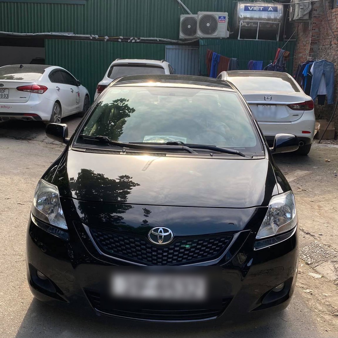 TOYOTA YARIS SEDAN 2007-2012 custom-fit car window sun shades — photo 1