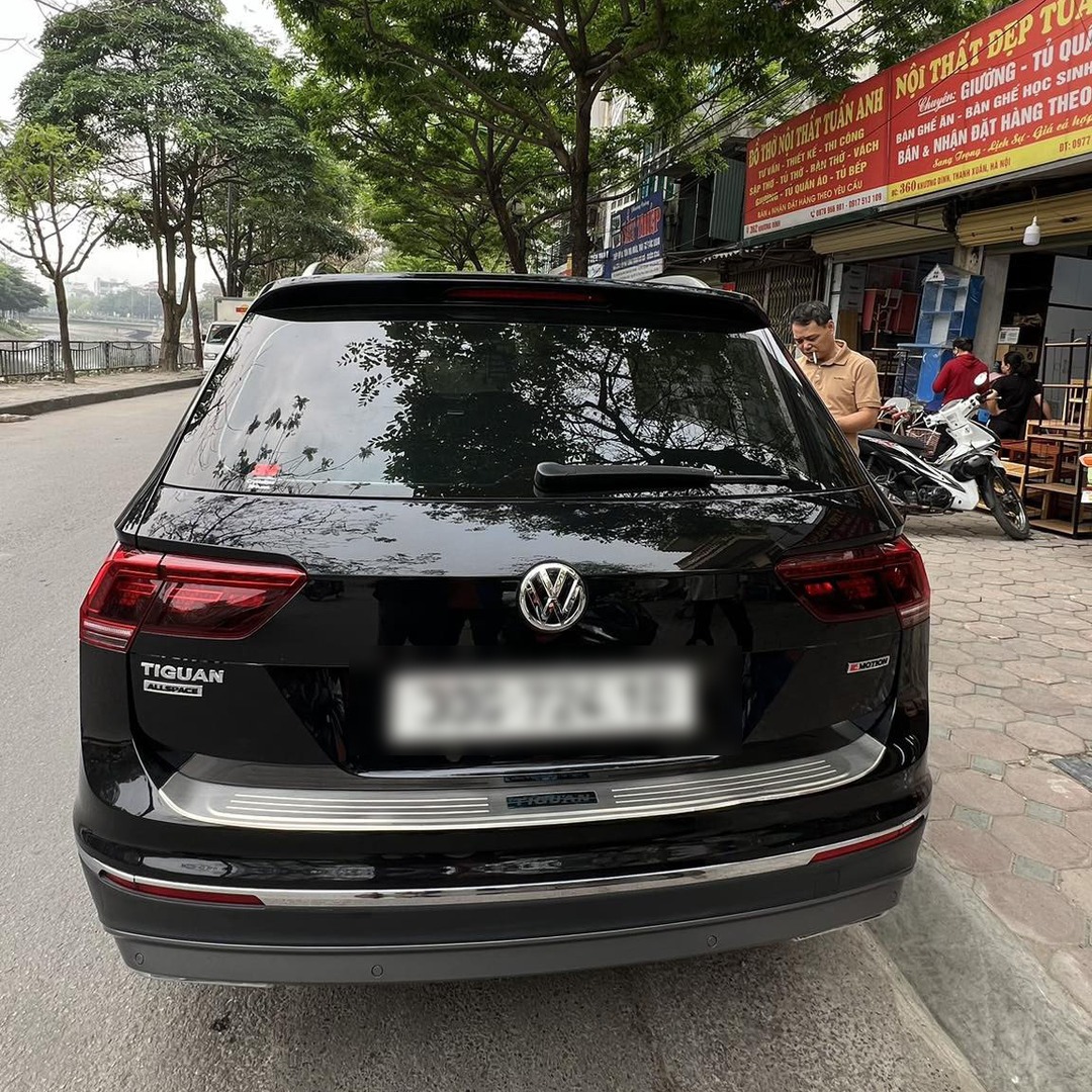 VOLKSWAGEN TIGUAN ALL SPACE 2018-2024 custom-fit car window sun shades — photo 1