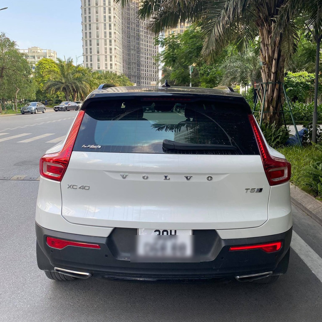 VOLVO XC40 custom-fit car window sun shades — photo 4
