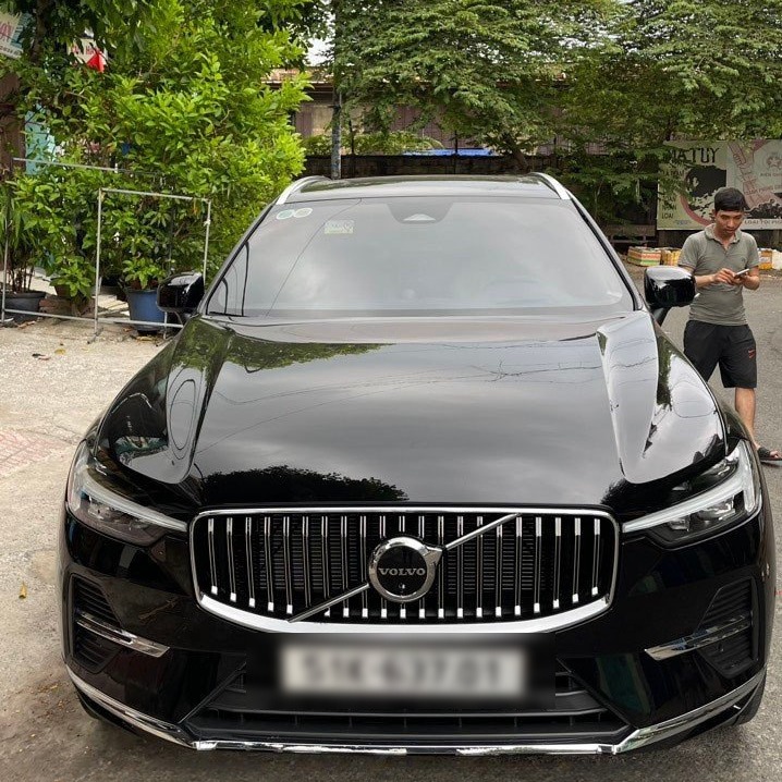 VOLVO XC60 custom-fit car window sun shades — photo 1