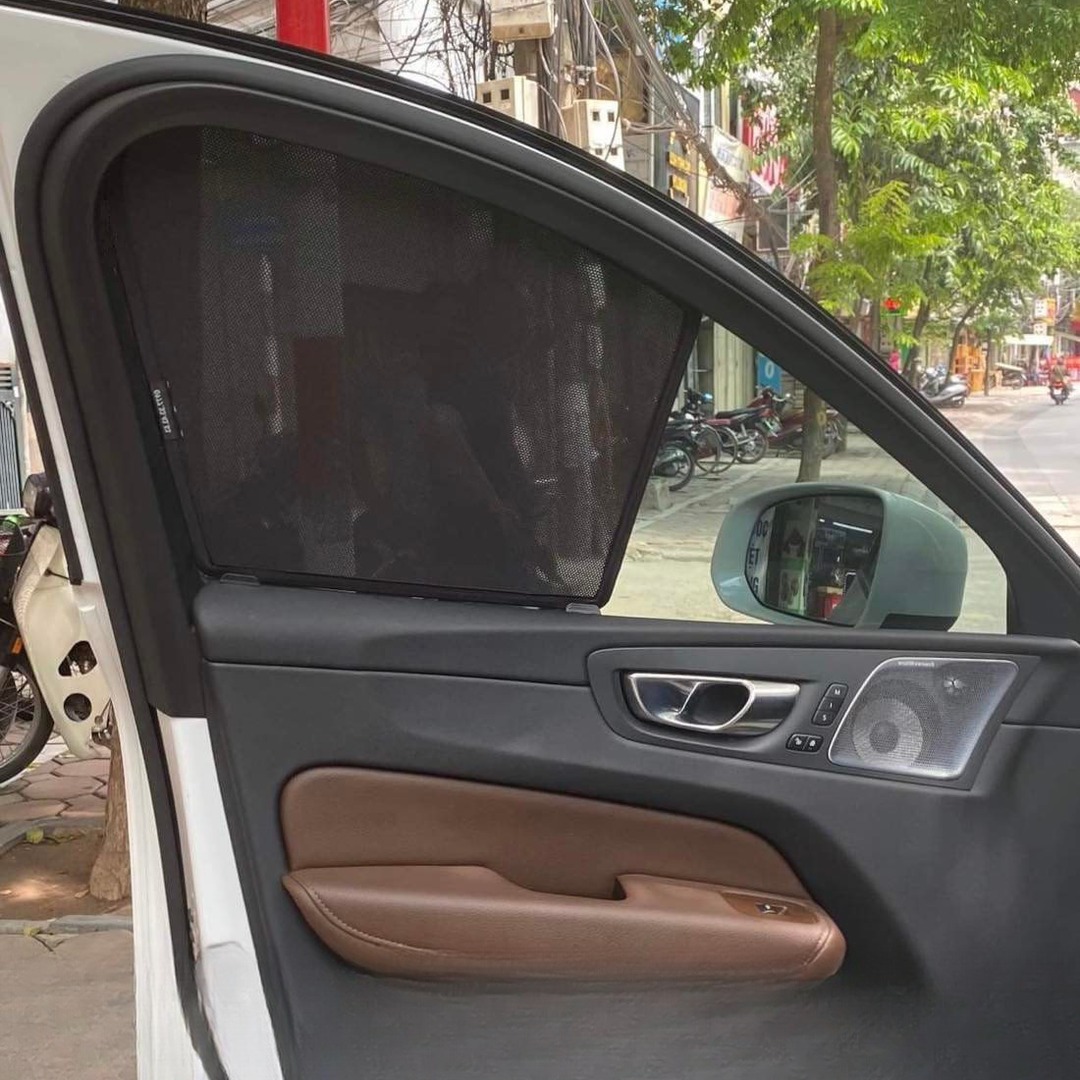 VOLVO XC60 custom-fit car window sun shades — photo 9