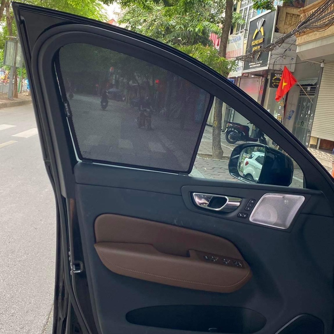VOLVO XC60 custom-fit car window sun shades — photo 14