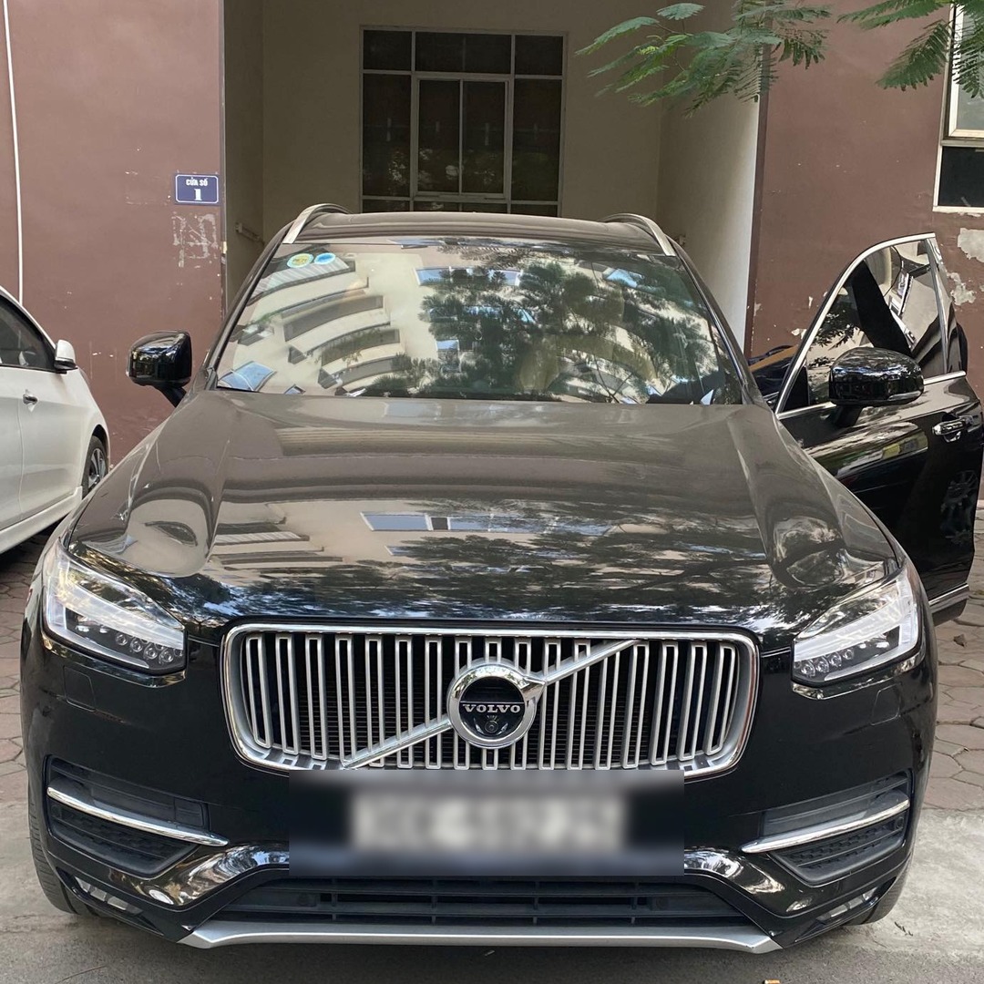 VOLVO XC90 custom-fit car window sun shades — photo 1